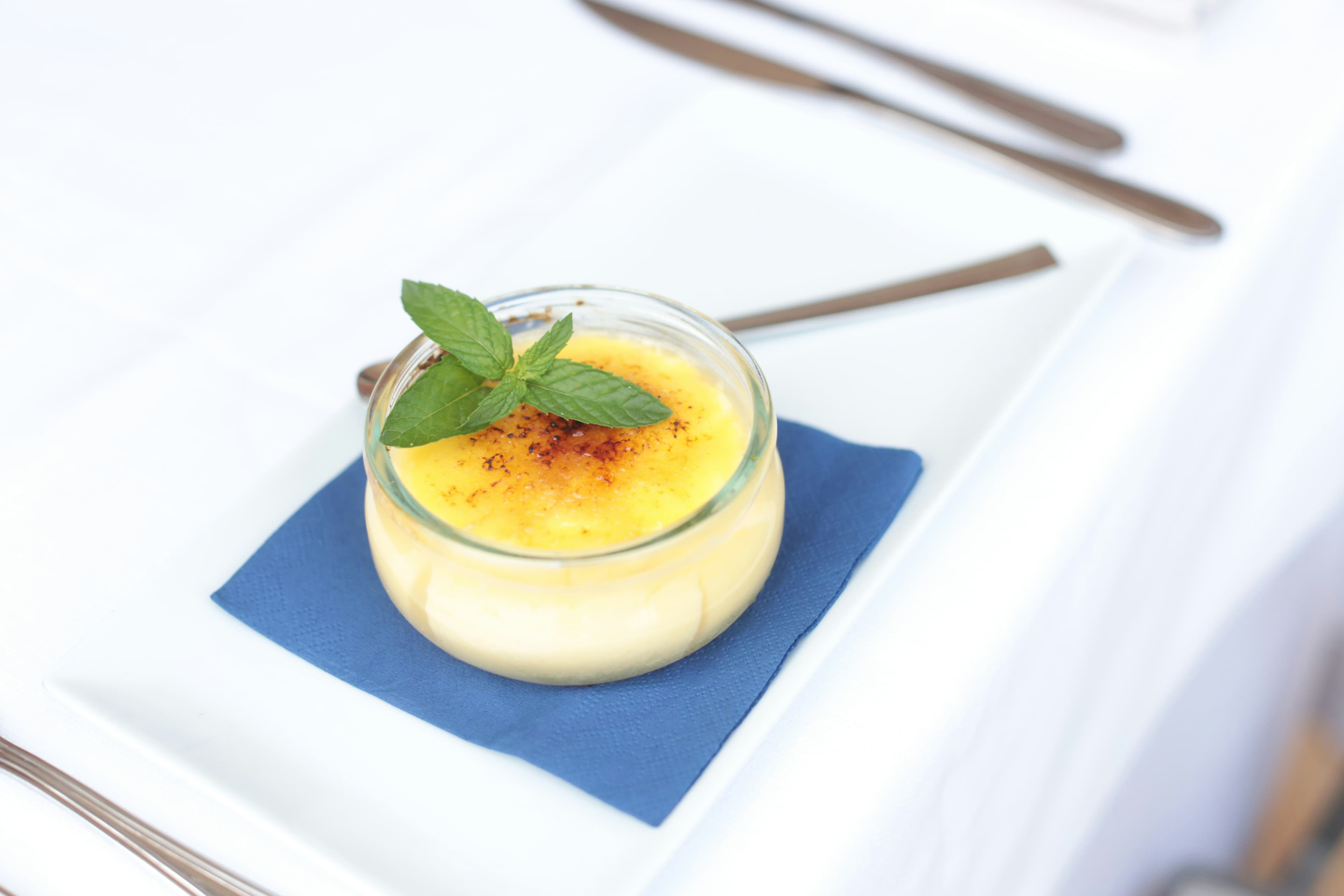 Vanilla bean crème brûlée